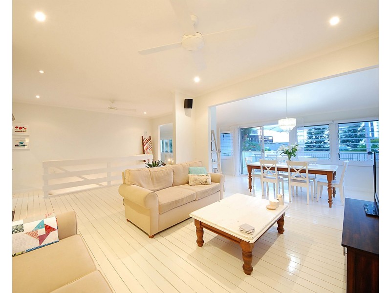 8 Brake Street, Burleigh Heads QLD 4220