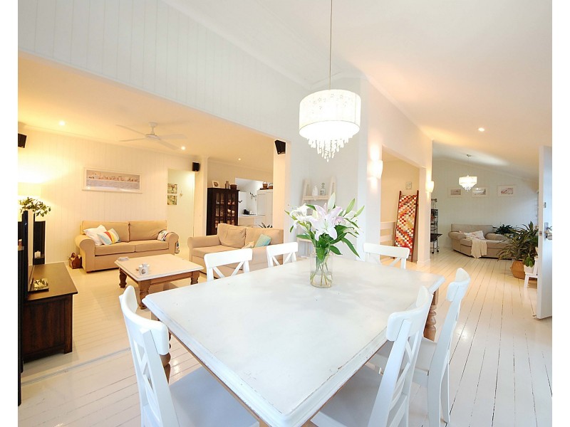 8 Brake Street, Burleigh Heads QLD 4220