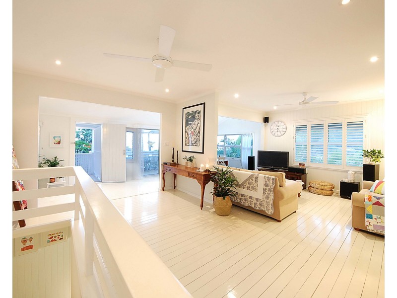 8 Brake Street, Burleigh Heads QLD 4220