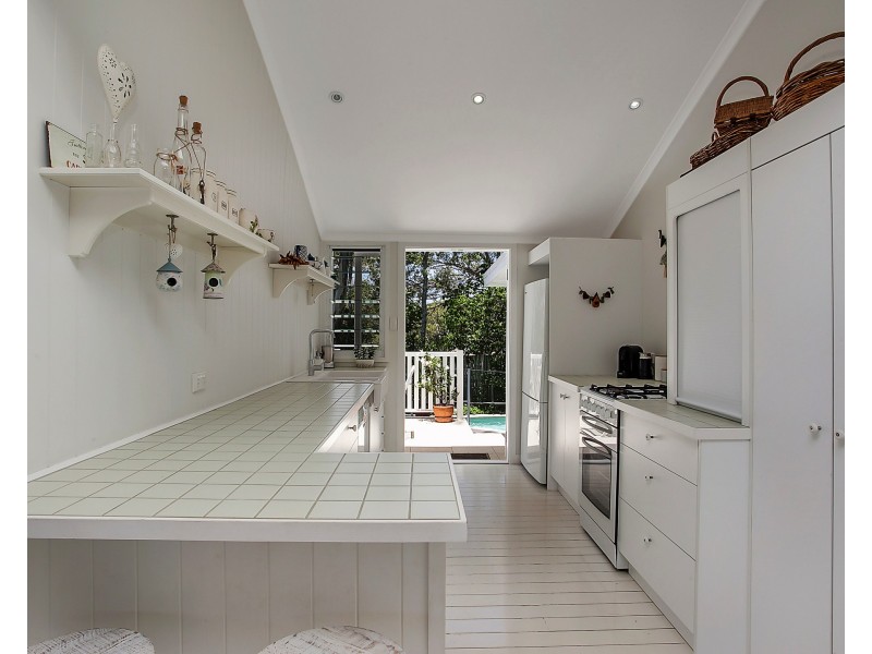 8 Brake Street, Burleigh Heads QLD 4220