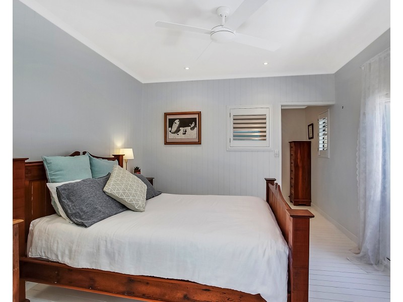 8 Brake Street, Burleigh Heads QLD 4220