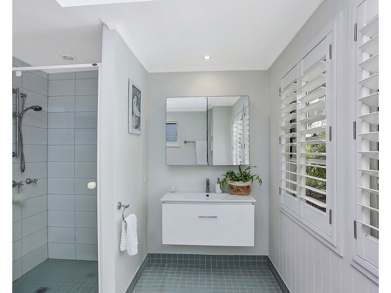 8 Brake Street, Burleigh Heads QLD 4220