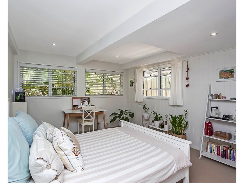 8 Brake Street, Burleigh Heads QLD 4220