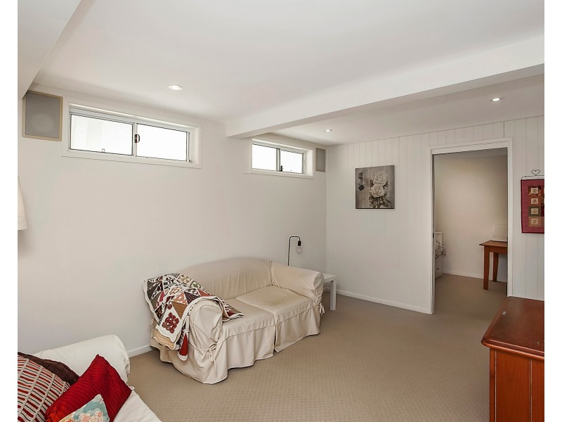 8 Brake Street, Burleigh Heads QLD 4220