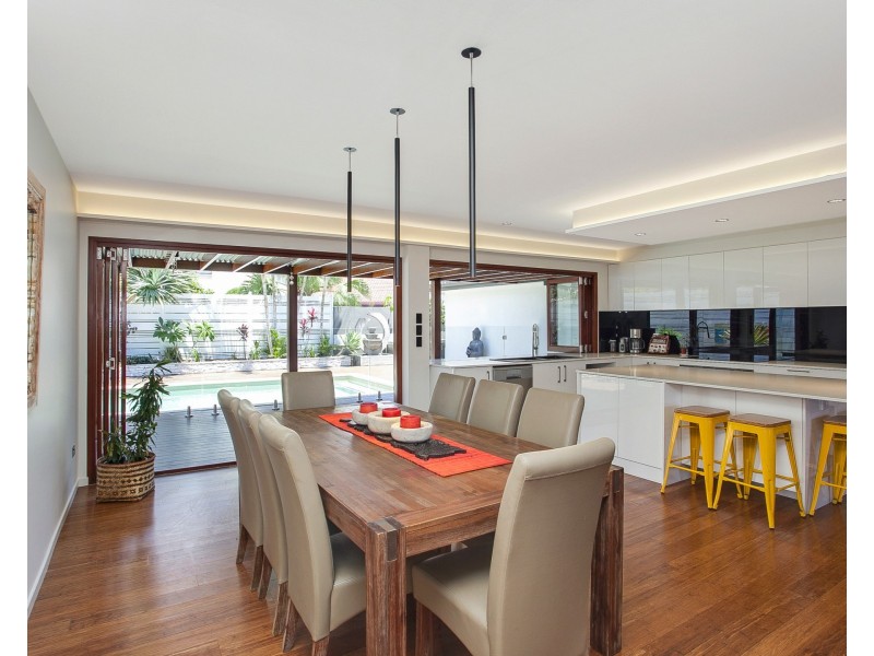 24 Bradley Ave, Miami QLD 4220