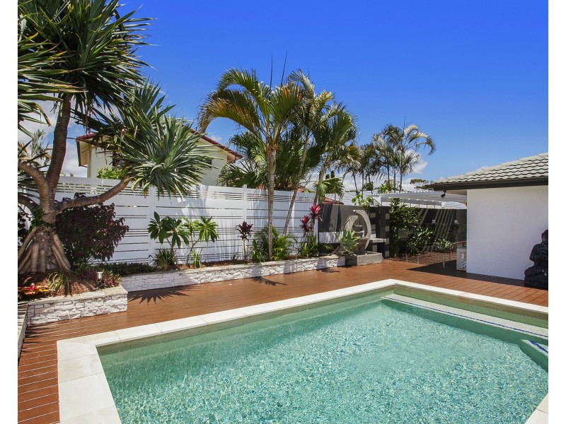 24 Bradley Ave, Miami QLD 4220