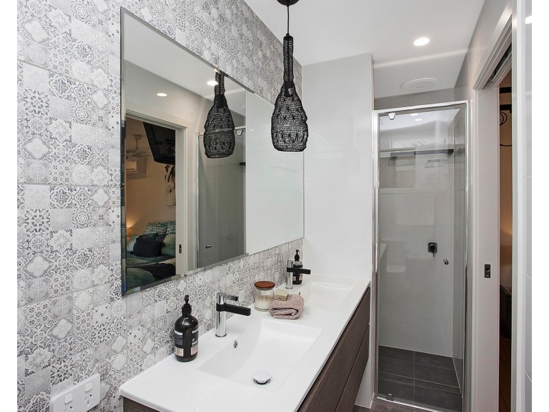 24 Bradley Ave, Miami QLD 4220