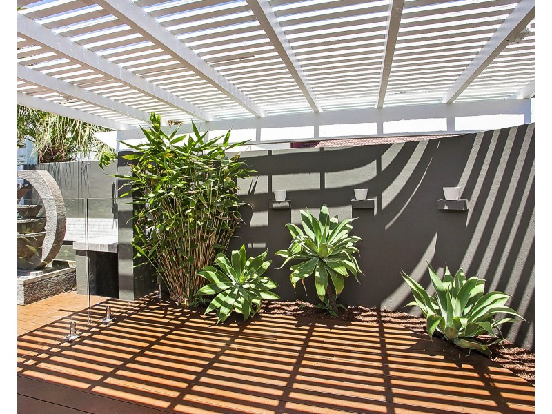 24 Bradley Ave, Miami QLD 4220