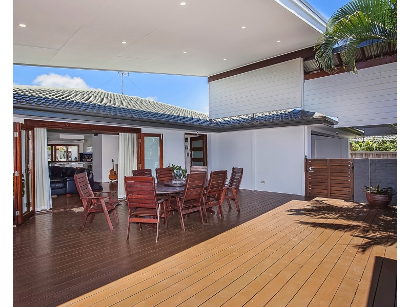 24 Bradley Ave, Miami QLD 4220