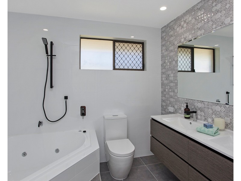 24 Bradley Ave, Miami QLD 4220