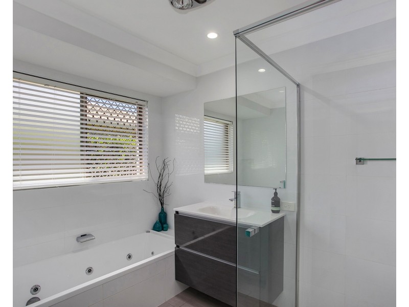 34 Coronet Cres, Burleigh Waters QLD 4220