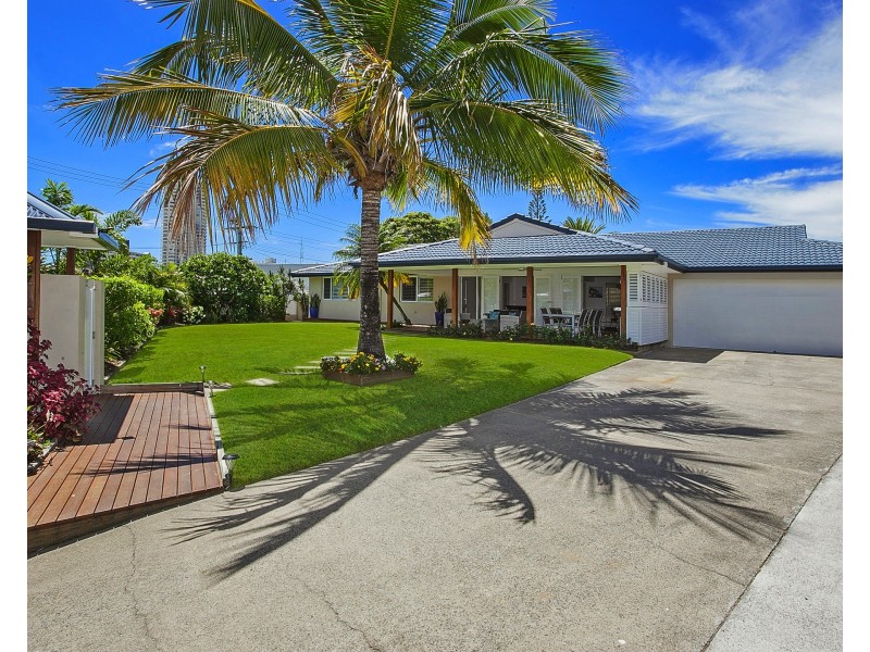 26 Mountain View Ave, Miami QLD 4220