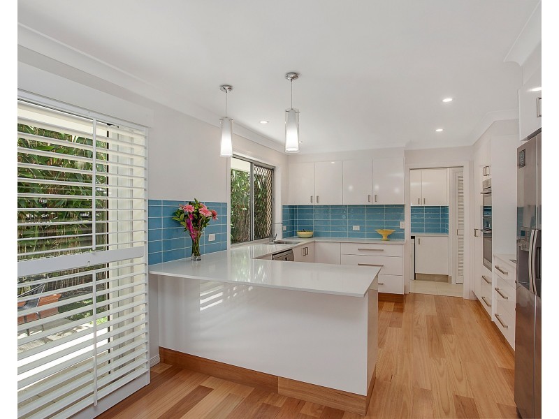 26 Mountain View Ave, Miami QLD 4220