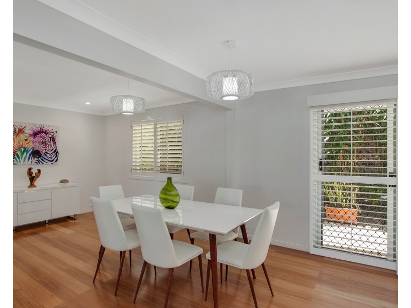 26 Mountain View Ave, Miami QLD 4220