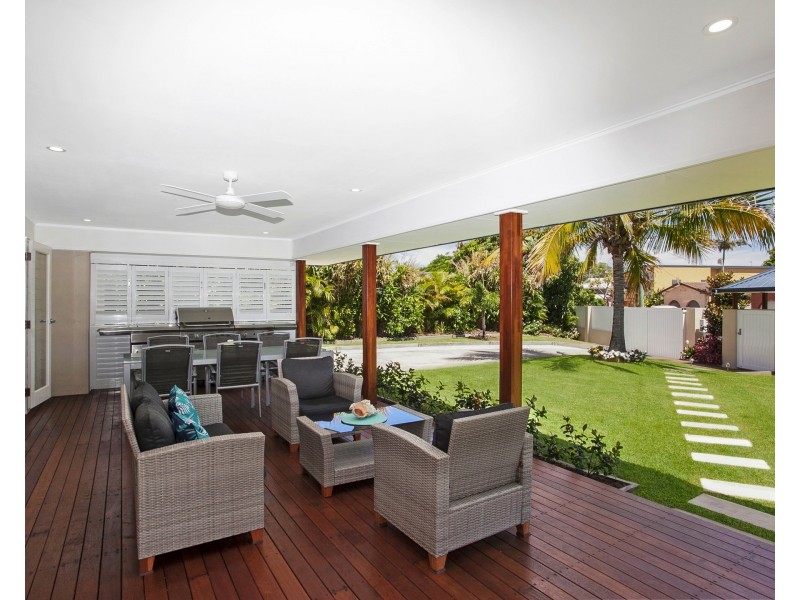 26 Mountain View Ave, Miami QLD 4220