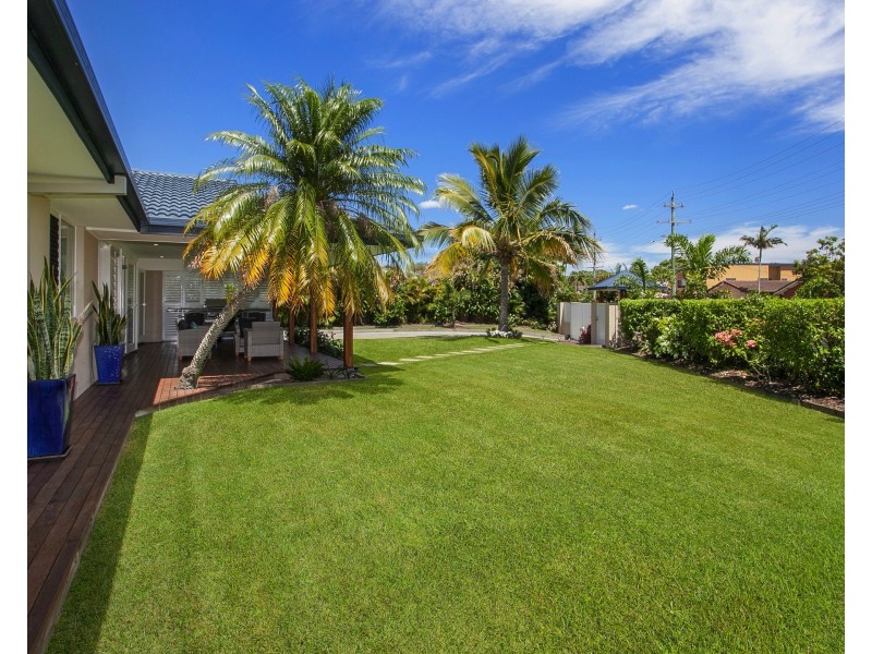 26 Mountain View Ave, Miami QLD 4220
