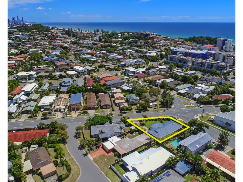 26 Mountain View Ave, Miami QLD 4220
