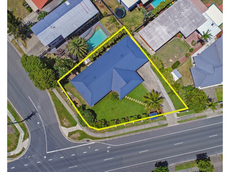 26 Mountain View Ave, Miami QLD 4220