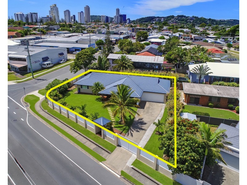 26 Mountain View Ave, Miami QLD 4220