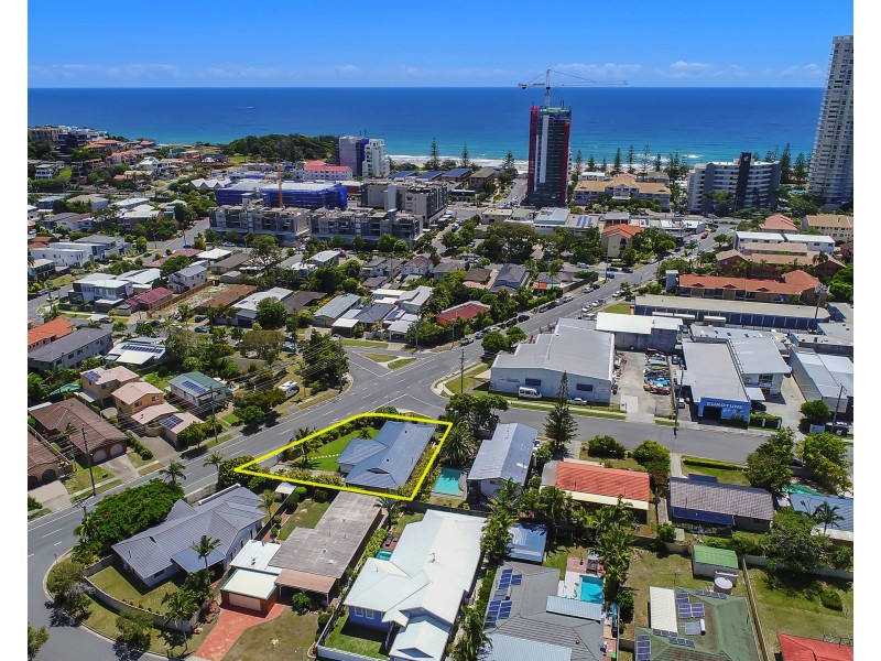 26 Mountain View Ave, Miami QLD 4220