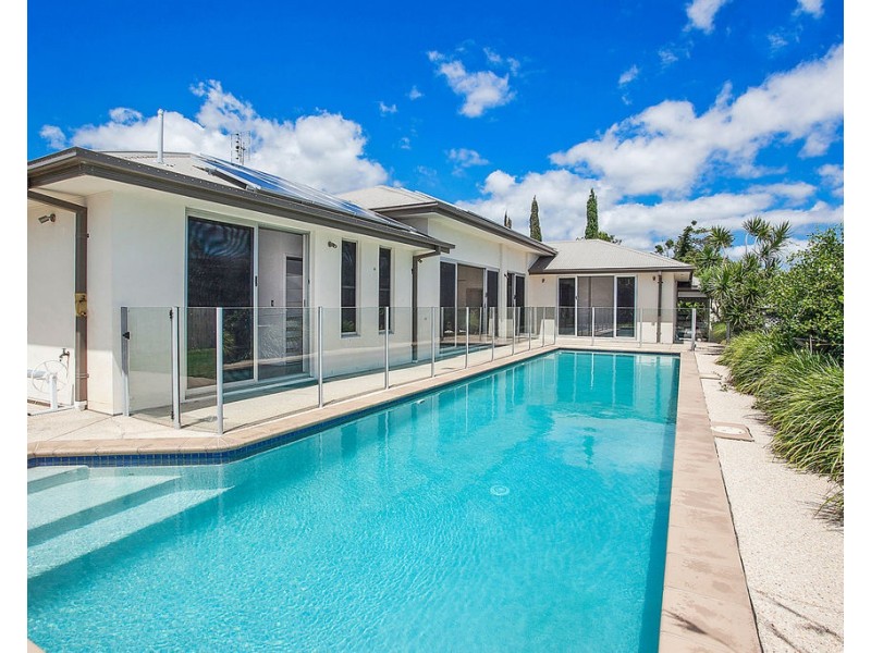 22 Joan Street, Burleigh Waters QLD 4220