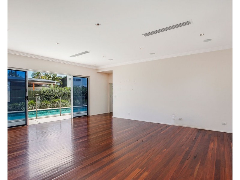 22 Joan Street, Burleigh Waters QLD 4220