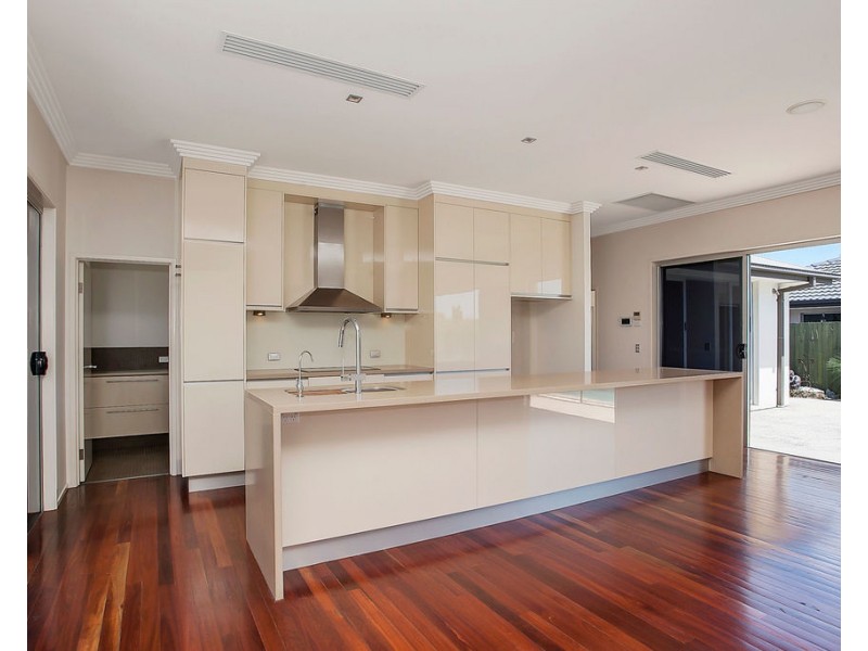 22 Joan Street, Burleigh Waters QLD 4220