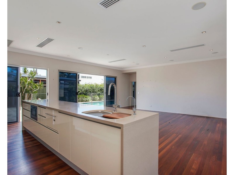 22 Joan Street, Burleigh Waters QLD 4220