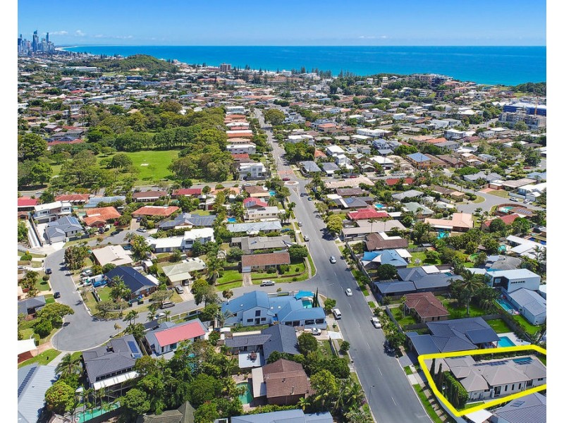 22 Joan Street, Burleigh Waters QLD 4220