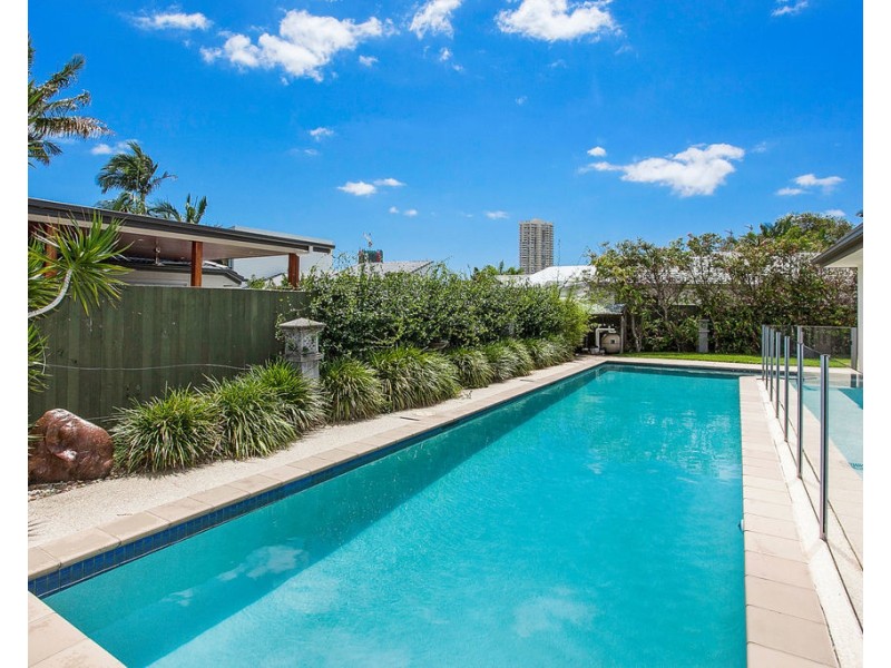 22 Joan Street, Burleigh Waters QLD 4220