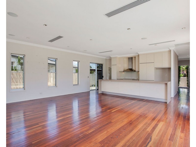 22 Joan Street, Burleigh Waters QLD 4220