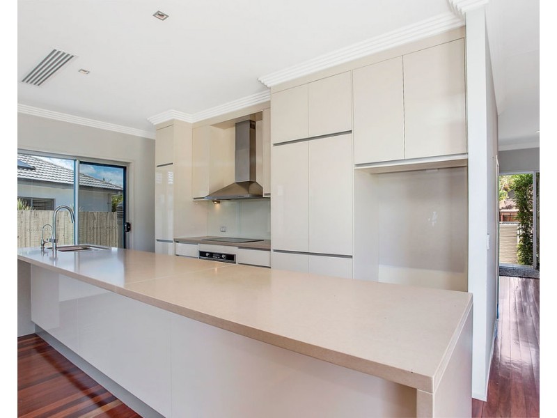 22 Joan Street, Burleigh Waters QLD 4220