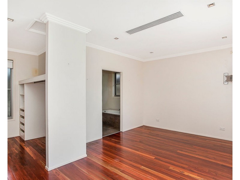 22 Joan Street, Burleigh Waters QLD 4220