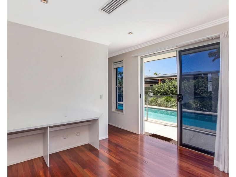 22 Joan Street, Burleigh Waters QLD 4220