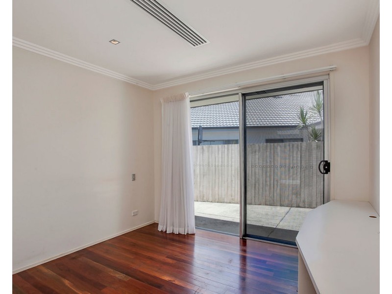 22 Joan Street, Burleigh Waters QLD 4220