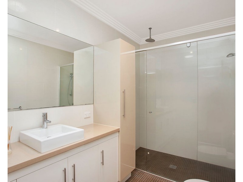 22 Joan Street, Burleigh Waters QLD 4220