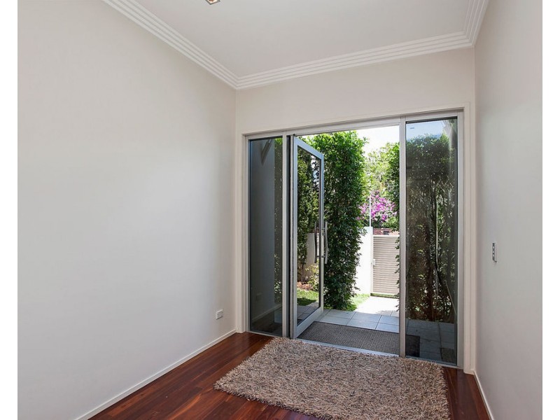 22 Joan Street, Burleigh Waters QLD 4220