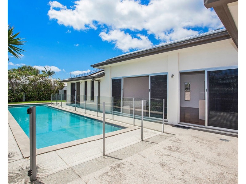 22 Joan Street, Burleigh Waters QLD 4220