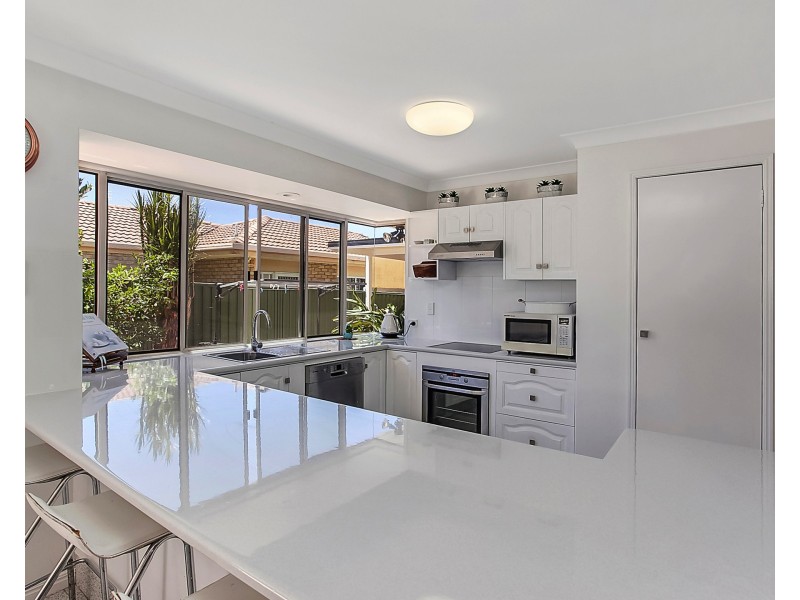 36 Pintail Cres, Burleigh Waters QLD 4220