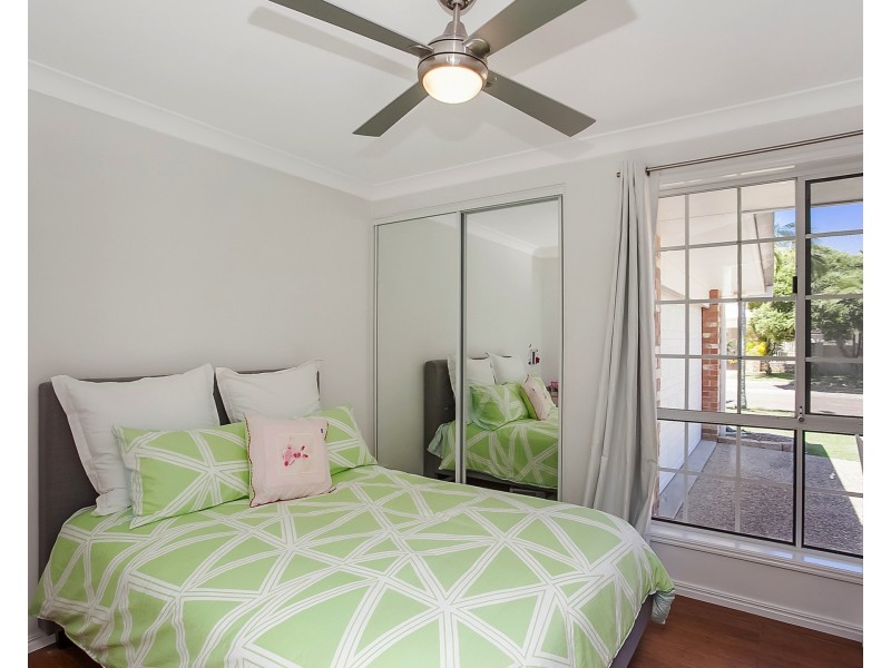 36 Pintail Cres, Burleigh Waters QLD 4220