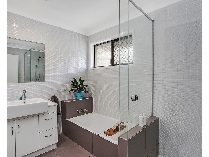 158 Acanthus Ave, Burleigh Waters QLD 4220