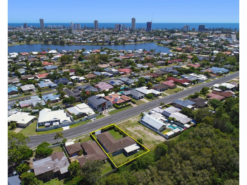 158 Acanthus Ave, Burleigh Waters QLD 4220