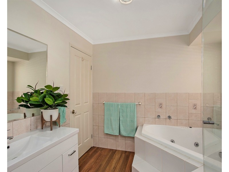 7 Yodelay St, Varsity Lakes QLD 4227