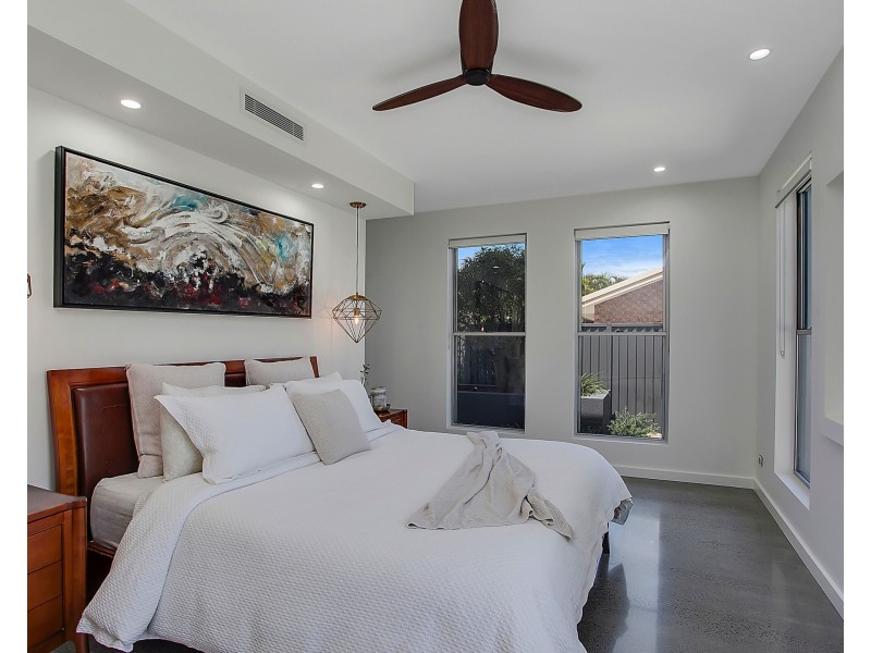22B Seahawk Crescent, Burleigh Waters QLD 4220