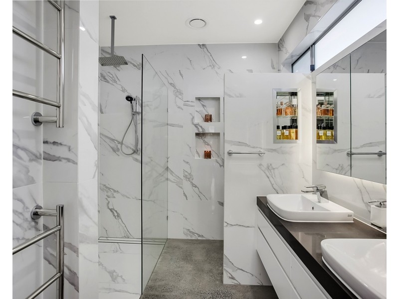 22B Seahawk Crescent, Burleigh Waters QLD 4220