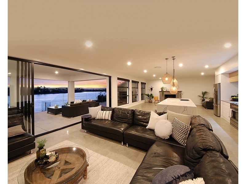 76 Burleigh Street, Burleigh Waters QLD 4220