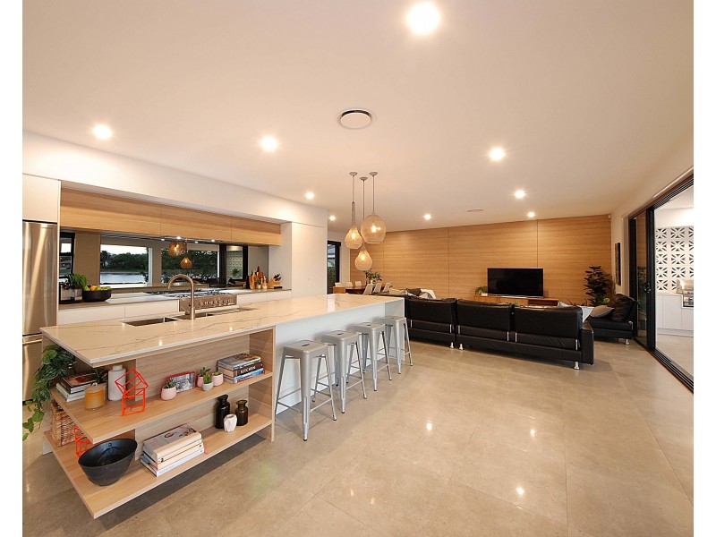 76 Burleigh Street, Burleigh Waters QLD 4220