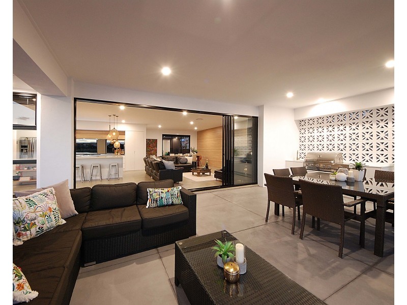 76 Burleigh Street, Burleigh Waters QLD 4220