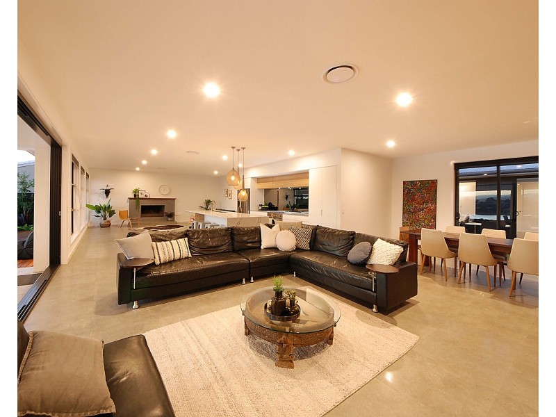 76 Burleigh Street, Burleigh Waters QLD 4220