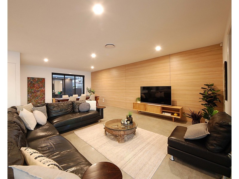 76 Burleigh Street, Burleigh Waters QLD 4220